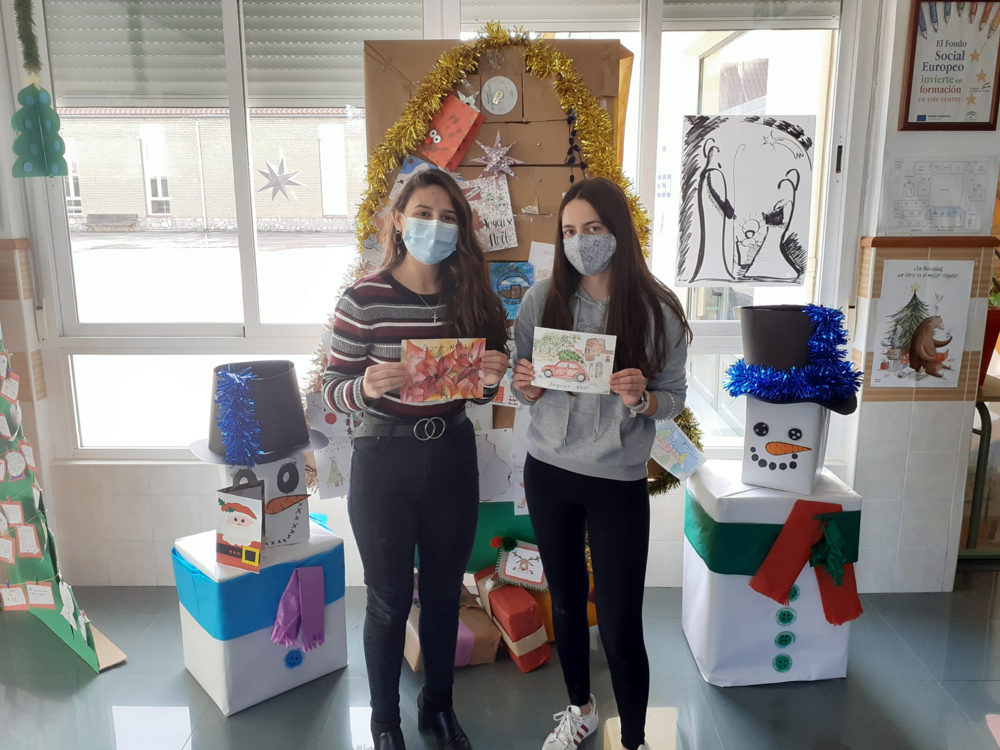 Fotos de las alumnas ganadoras del primer y segundo premio